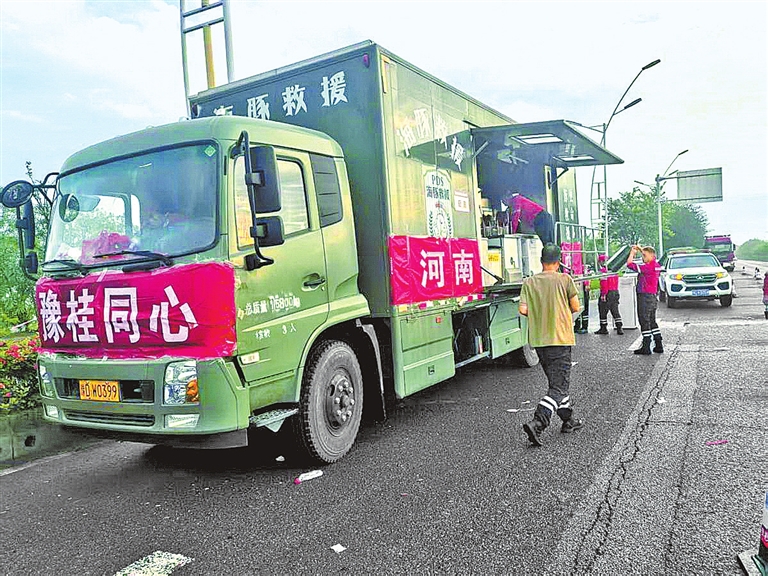 一次可解决近千人就餐问题，保障救援前线后勤补给 河南“巨无霸餐车”驰援广西