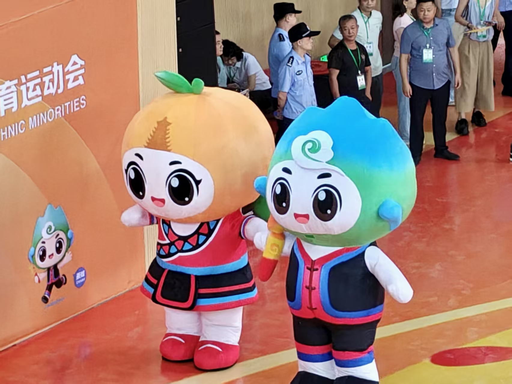 邵阳市第六届少数民族传统体育运动会吉祥物“桔宝”“茶娃”萌动雪峰