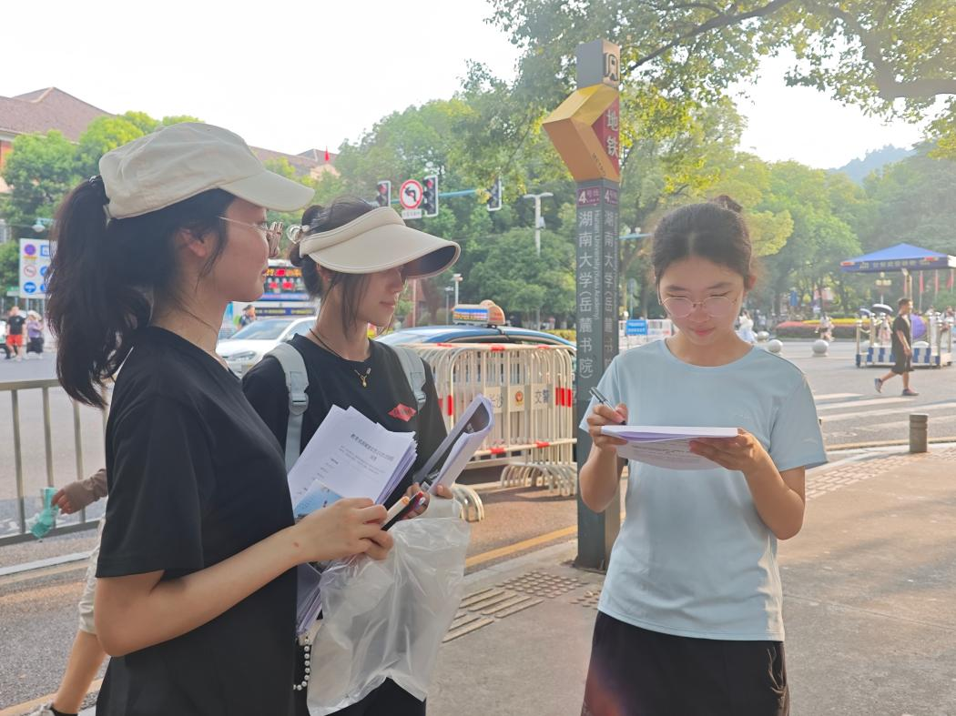 戏台铸初心 语润千万家——湖师大文学院“红场有戏”实践团三下乡全纪实