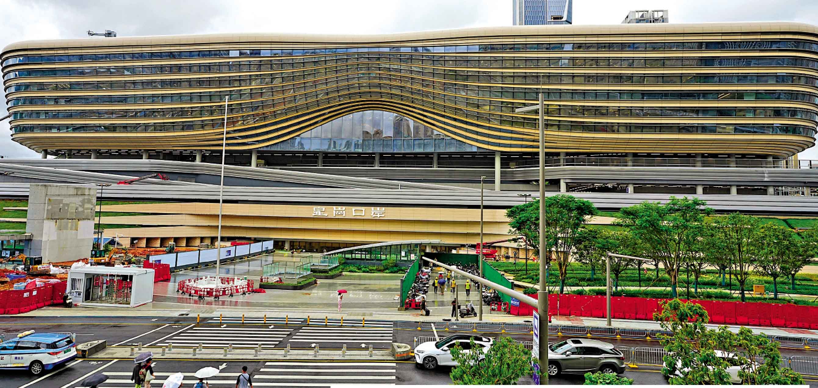 港深签署合作安排 港方口岸区今启用 皇岗口岸三闸门 五分钟通关