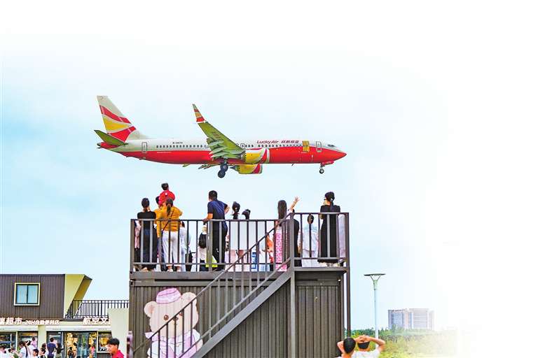 鄭州機場航空觀景基地成熱門打卡點 “航空+文旅”解鎖新體驗