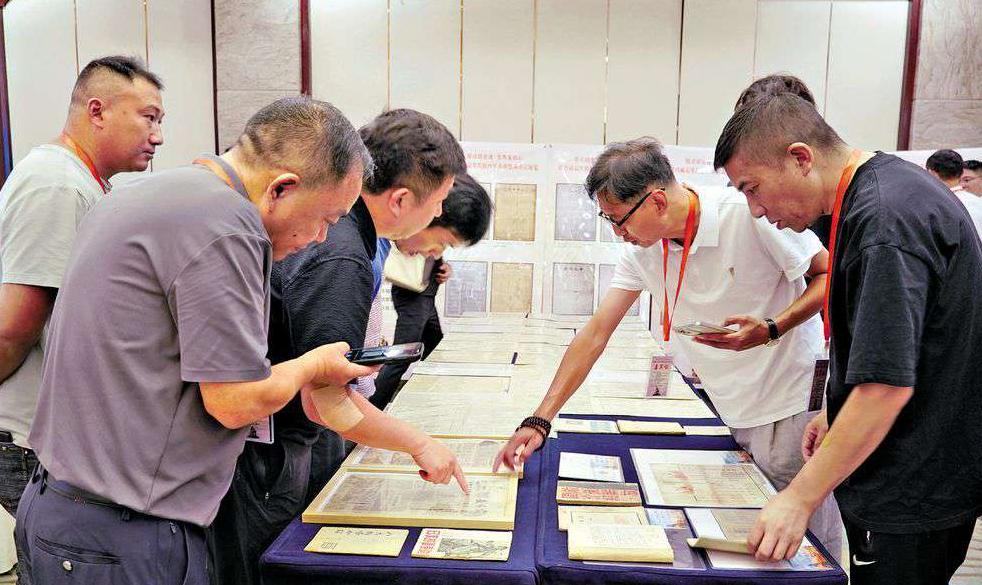 百份珍貴報刊鹽城展出 重溫新四軍烽火歲月
