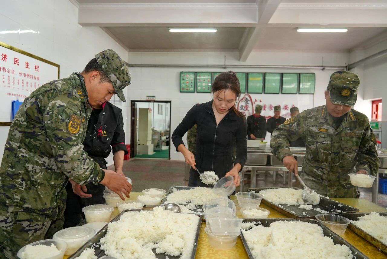 從河南到吉隆 鄉村教師千里“守護”與丈夫“並肩作戰”