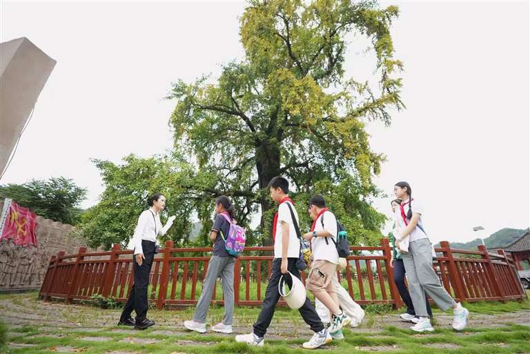 一场跨越90年的时空对话（征途 纪念长征胜利90周年）