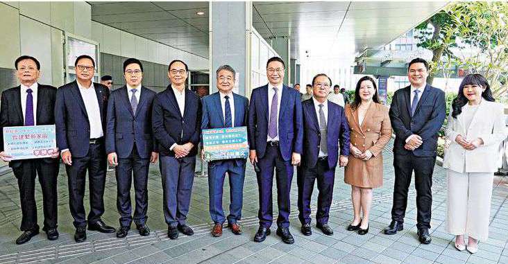 选委会选举/选委会选举提名期第三天 接获225份表格 参选人:以专业所长推动香港经济转型