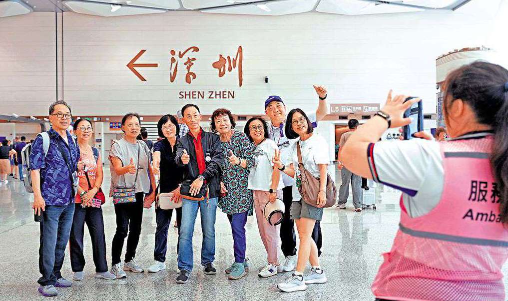 营办商纷奇招吸客 旅客:感受到香港热情活力 新口岸受欢迎 巴士小巴重阳将增班次