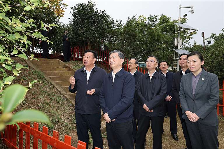 周祖翼王陸進在信陽調研時強調 牢記殷殷囑託 弘揚大別山精神 加快推動革命老區振興發展