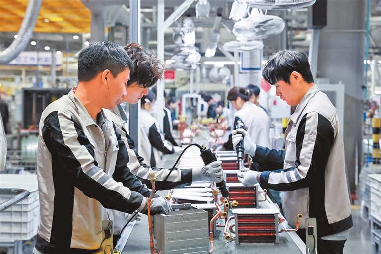 镜头里的河南 走进河南智造 ——走进郑州海尔热水器互联工厂